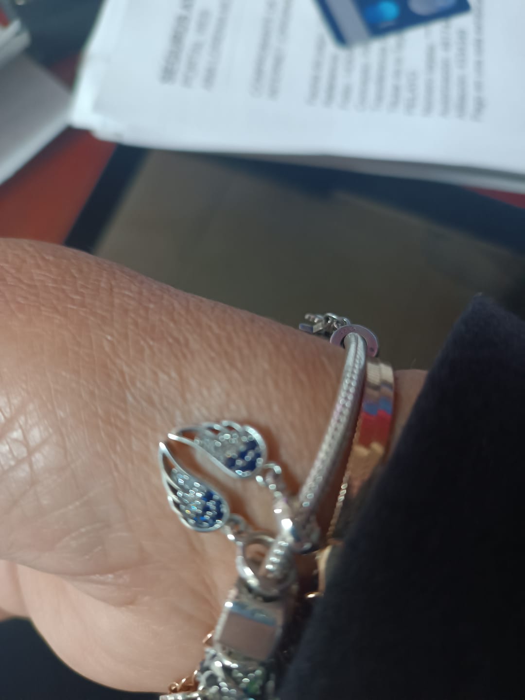 Customer photo review of Charm Alas de Arcangel Diamantadas