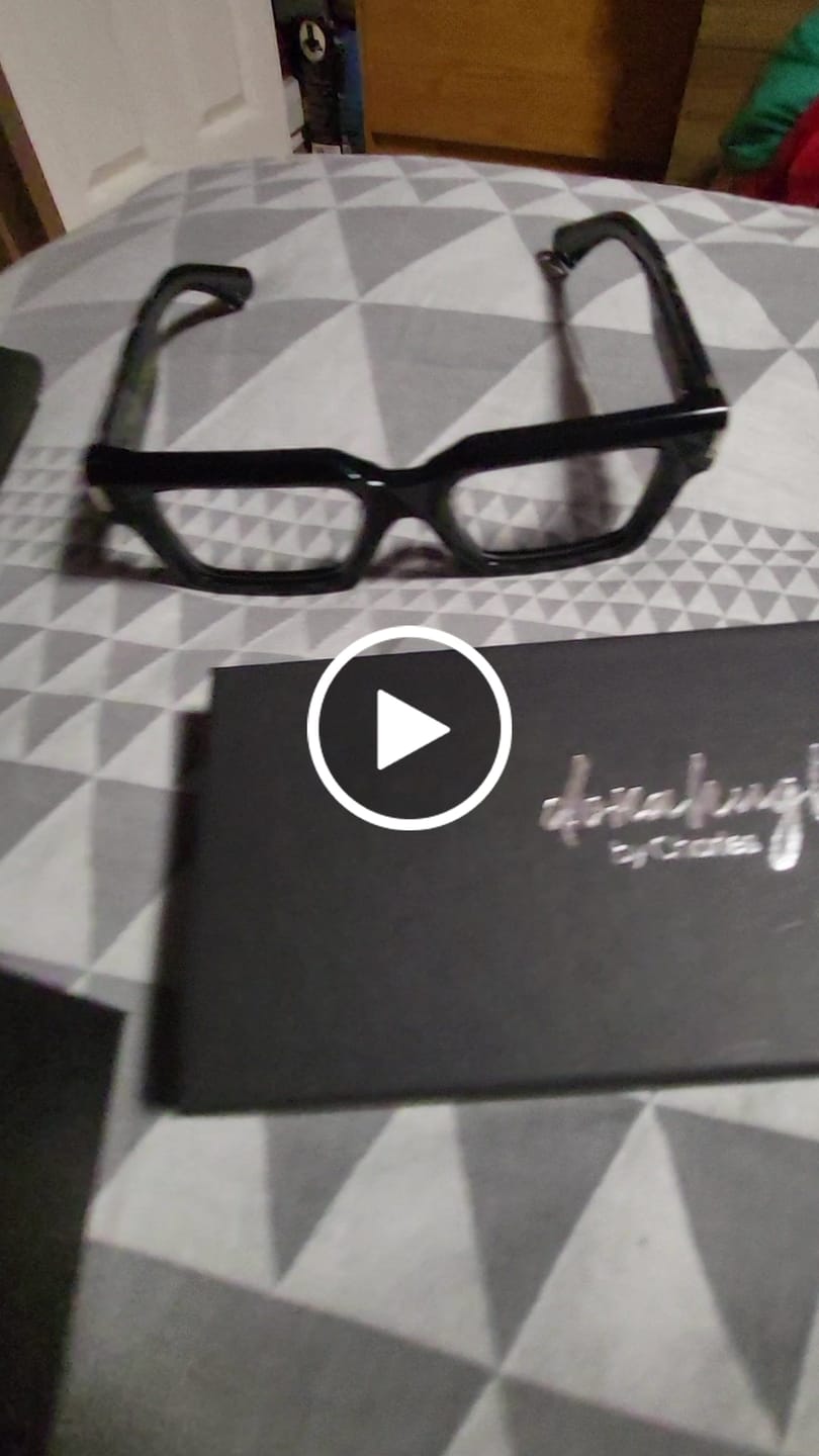 Customer video review of Dashiell O