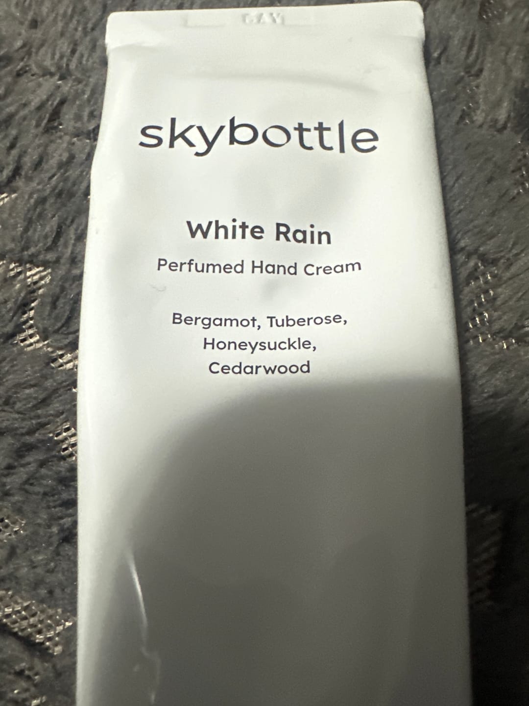 Customer photo review of Cremă hrănitoare pentru mâini Skybottle White Rain Perfumed Hand Cream 50 ml