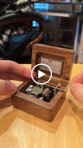 Customer video review of [Pre-Order] Phasmophobia Music Box