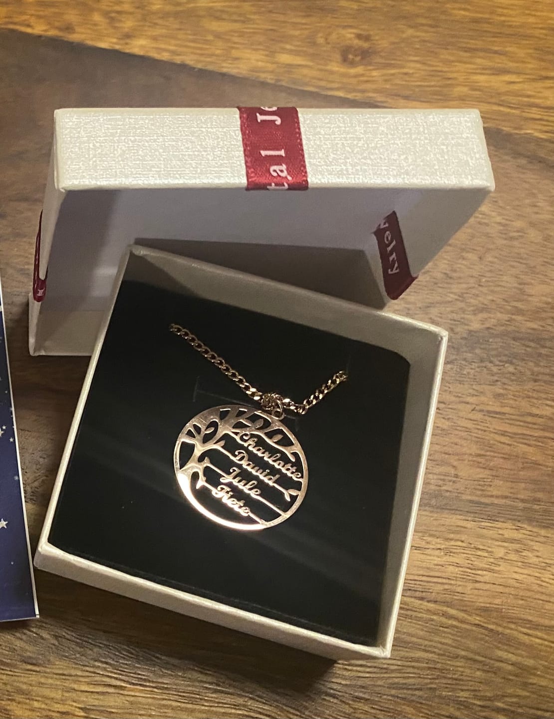 Customer photo review of Lebensbaum Kette mit personalisierten Namen
