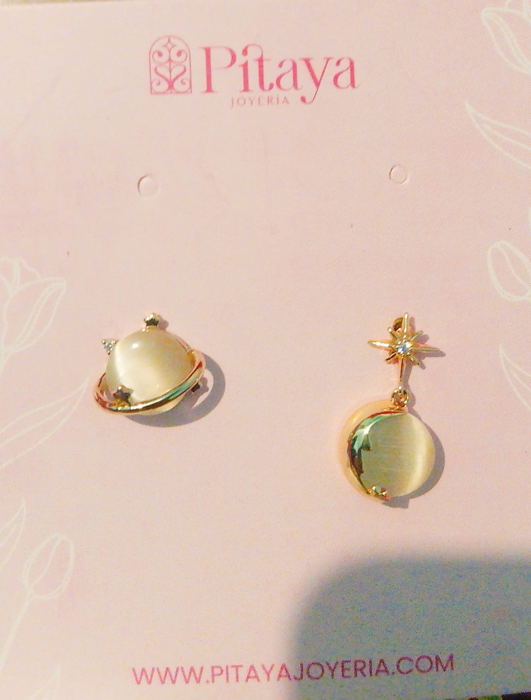 Customer photo review of Aretes de Saturno de Ópalo