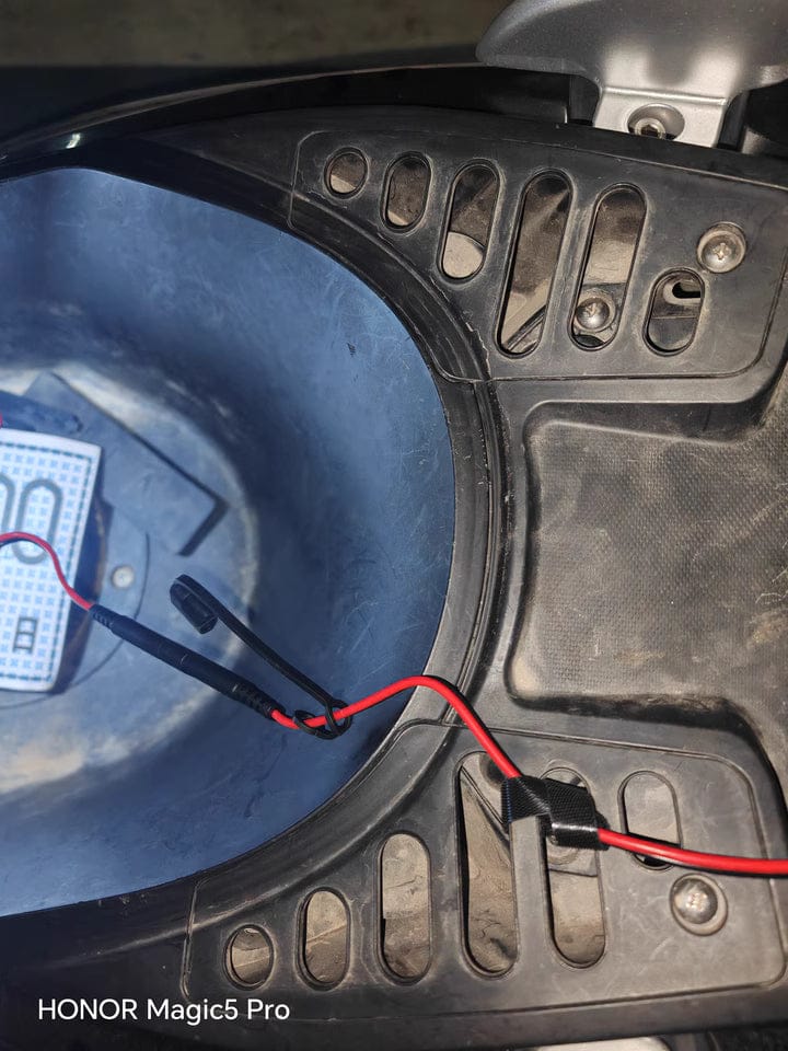 Customer photo review of LOBOO C20Pro Mini Intelligent Battery Charger - USB-Powered 6-Stage Charger for 12V Lead-Acid & LiFePO4 Batteries - Portable 18W Maintenance for ADV Motorcycles