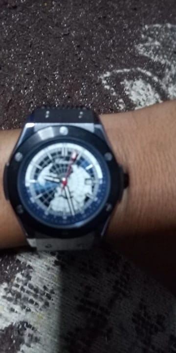 Customer photo review of Silicone World Map Military Quartz Watch World Map Dial — Navy Blue | KIMLUD