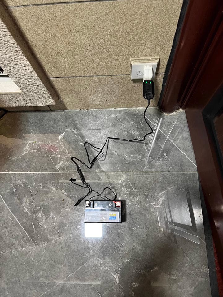 Customer photo review of LOBOO C20Pro Mini Intelligent Battery Charger - USB-Powered 6-Stage Charger for 12V Lead-Acid & LiFePO4 Batteries - Portable 18W Maintenance for ADV Motorcycles