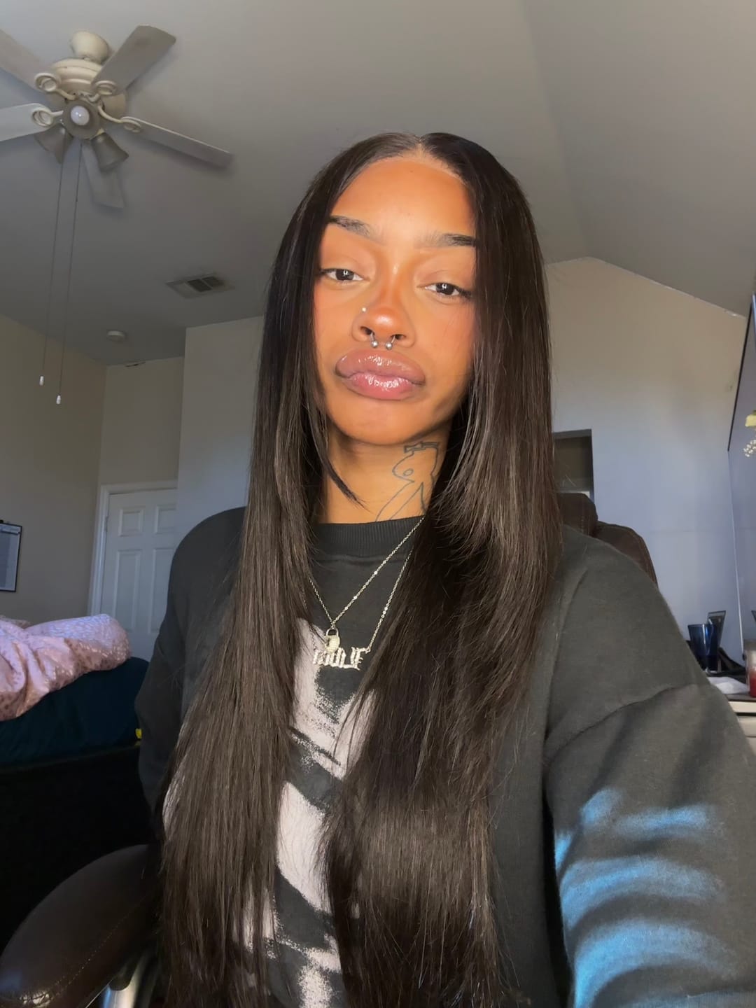 Customer photo review of Flash Sale Wavymy TikTok Viral Layered Cut Pre-bleached Wear Go Wigs 180% Density Straight  4x6 HD Lace Closure Wigs 100% Human Hair
