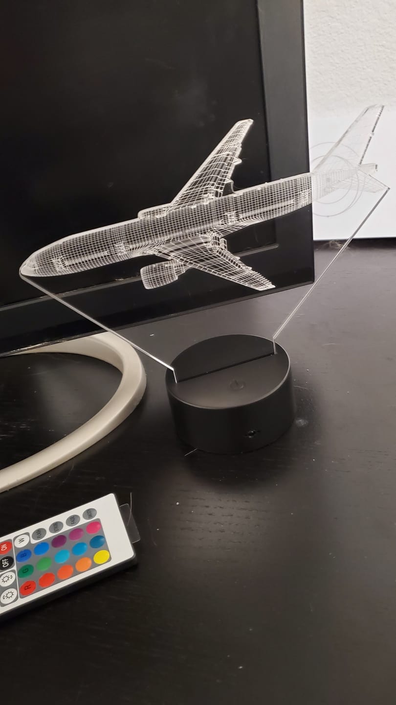 Customer photo review of 777-200 Airliner - 3D Optical Illusion Lamp