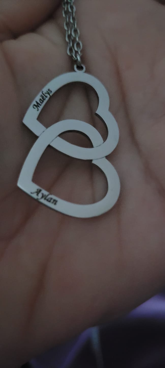 Customer photo review of Collier Double Coeur Personnalisable Deux Prénoms