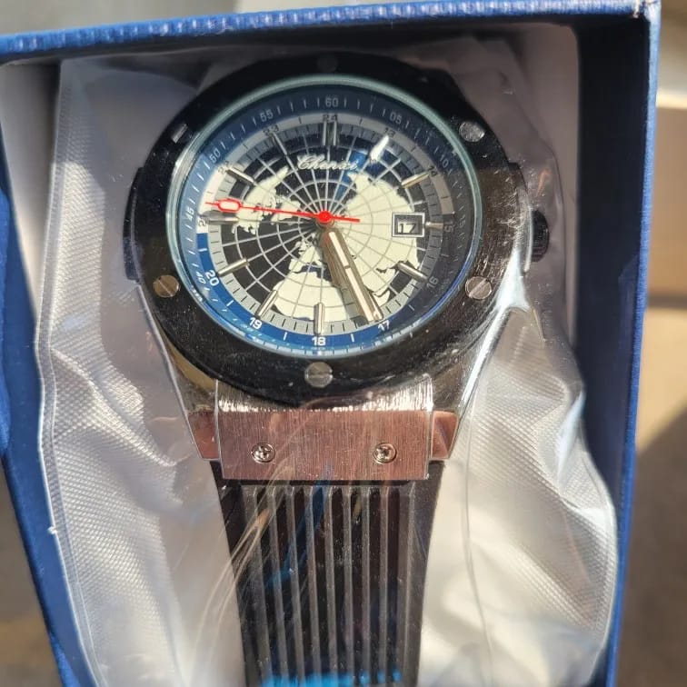 Customer photo review of Silicone World Map Military Quartz Watch World Map Dial — Navy Blue | KIMLUD