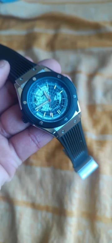 Customer photo review of Silicone World Map Military Quartz Watch World Map Dial — Navy Blue | KIMLUD