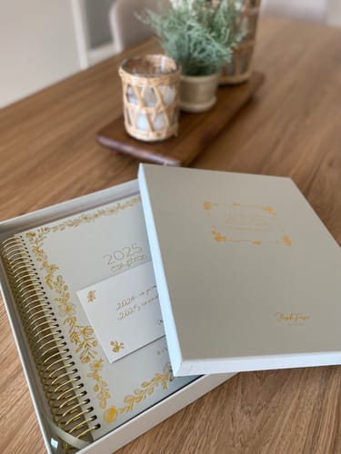 Customer photo review of 2025 Business Planner + Luxe Pen - Vintage Sage