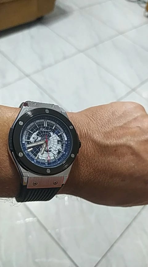 Customer photo review of Silicone World Map Military Quartz Watch World Map Dial — Navy Blue | KIMLUD