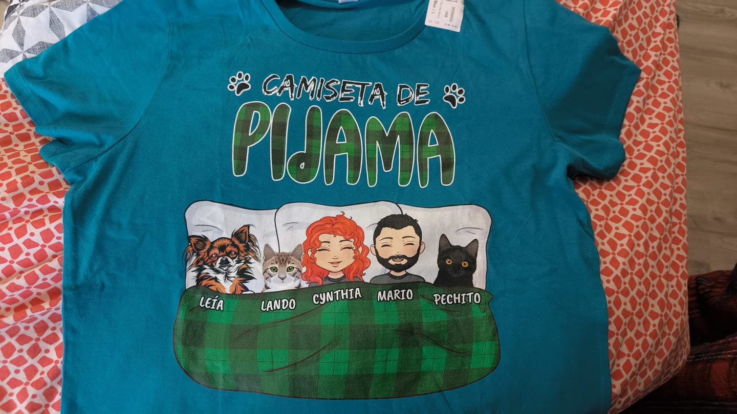 Customer photo review of Nuestra camiseta de pijama - Camiseta personalizada