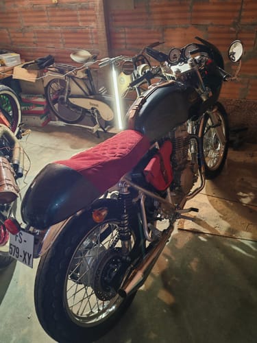 Customer photo review of Housse de Selle CONFORT cuir Lie de vin pour Royal Enfield Continentale GT 650