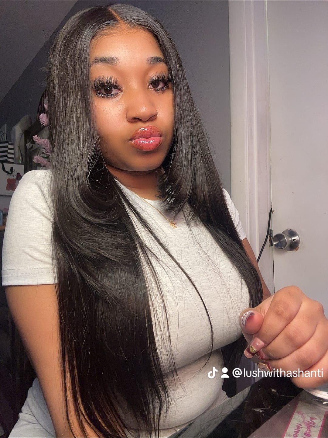 Customer photo review of Flash Sale Wavymy TikTok Viral Layered Cut Pre-bleached Wear Go Wigs 180% Density Straight  4x6 HD Lace Closure Wigs 100% Human Hair