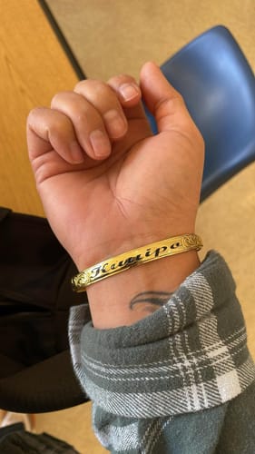 Customer photo review of Ho'omana'o Heirloom Personalized Oval Bangle [8"+]