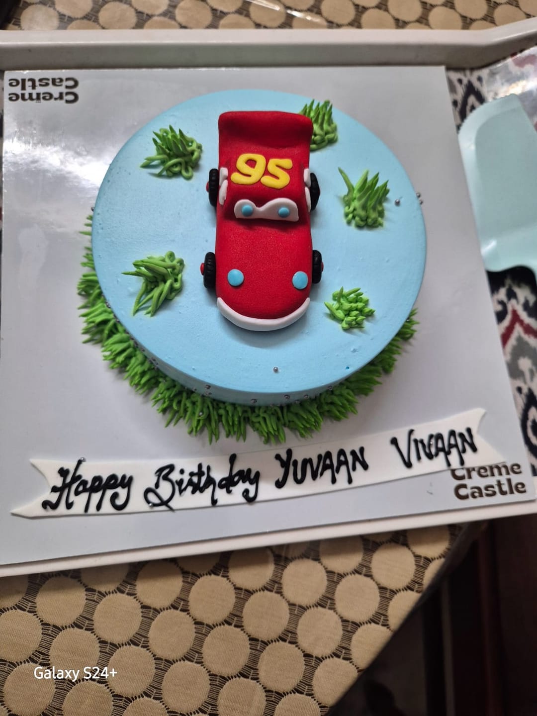 Customer photo review of Car Pineapple Cake