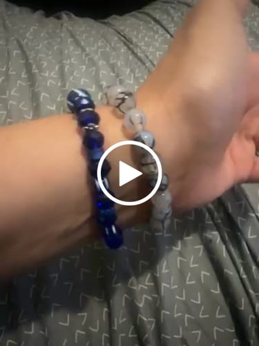 Customer video review of STRĀ Cat Beaded Bracelet