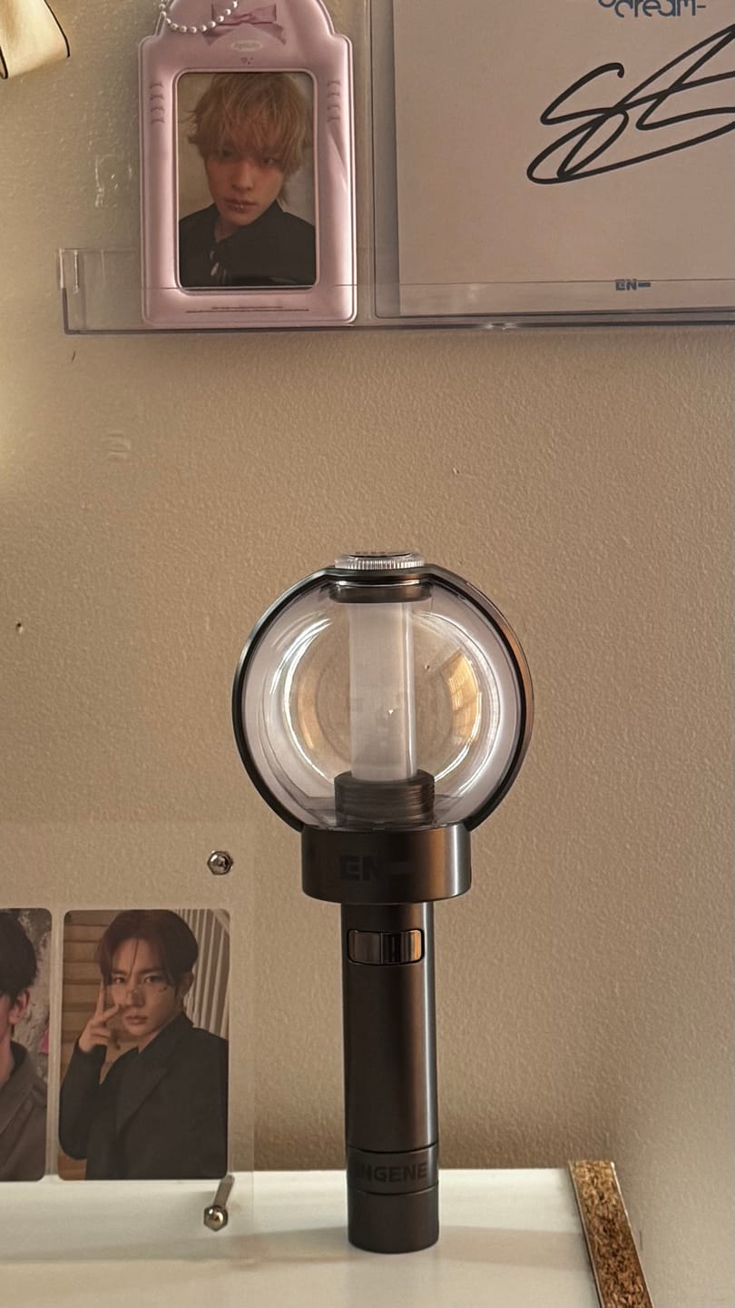 Customer photo review of ENHYPEN - OFFICIAL LIGHT STICK VER.2