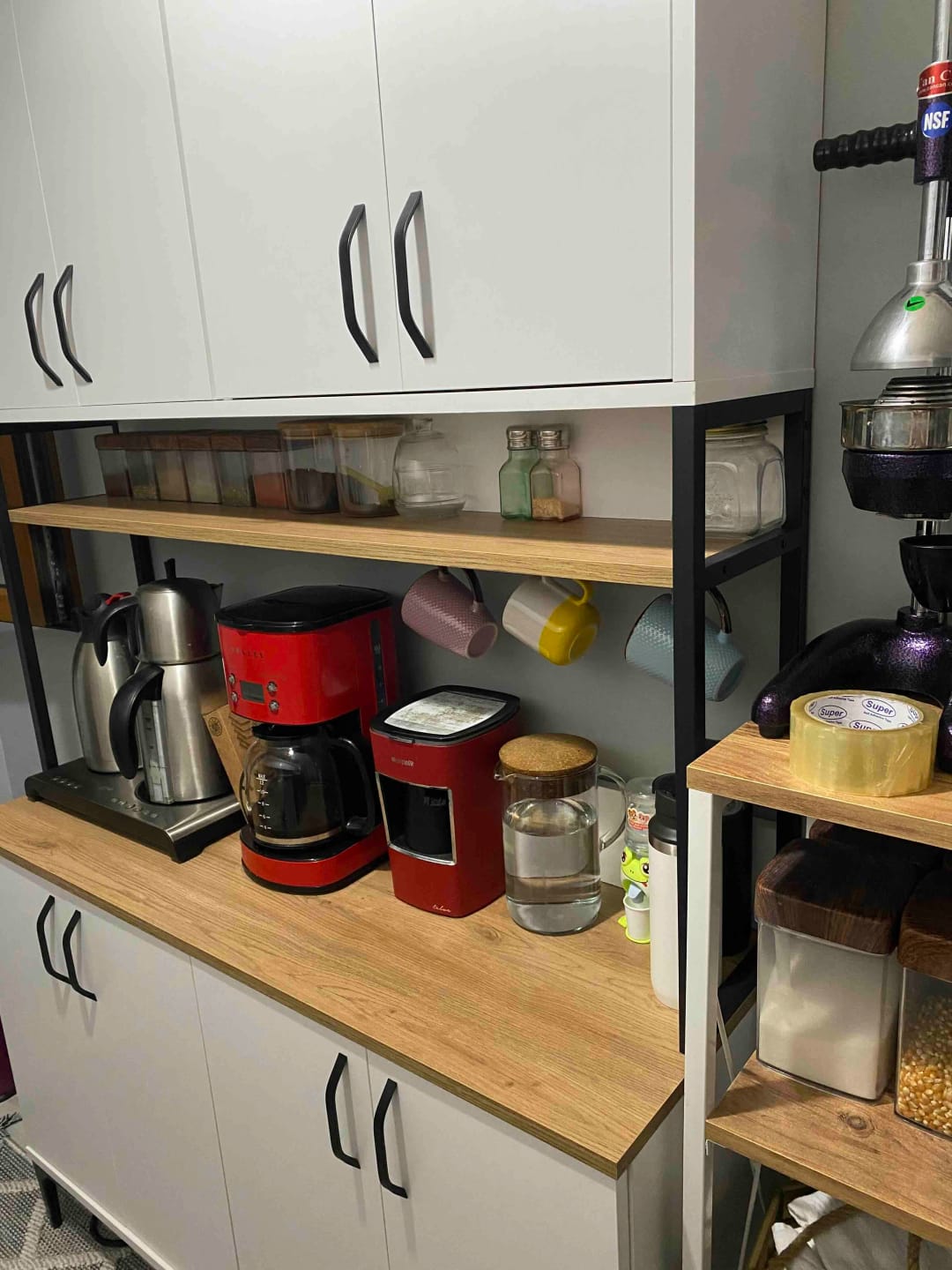 Customer photo review of Rani JE173 Çok Amaçlı Dolap 8 Kapaklı Kiler Mutfak Dolabı Beyaz - Sepet Ceviz
