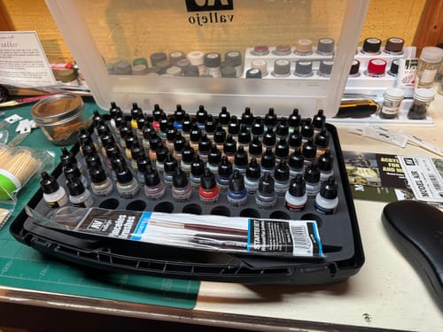 Customer photo review of Vallejo Acrylic Paints 71170 Plastic Case with Basic Model Air Color Paint Set (72-Pack)