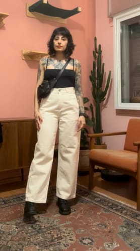 Renata F. review of Calça Jeans Reta Araçá Bege image 1 out of 1