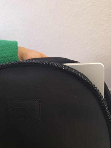 Customer photo review of Mochila Slay Laptop 14" Cool Capital Negro