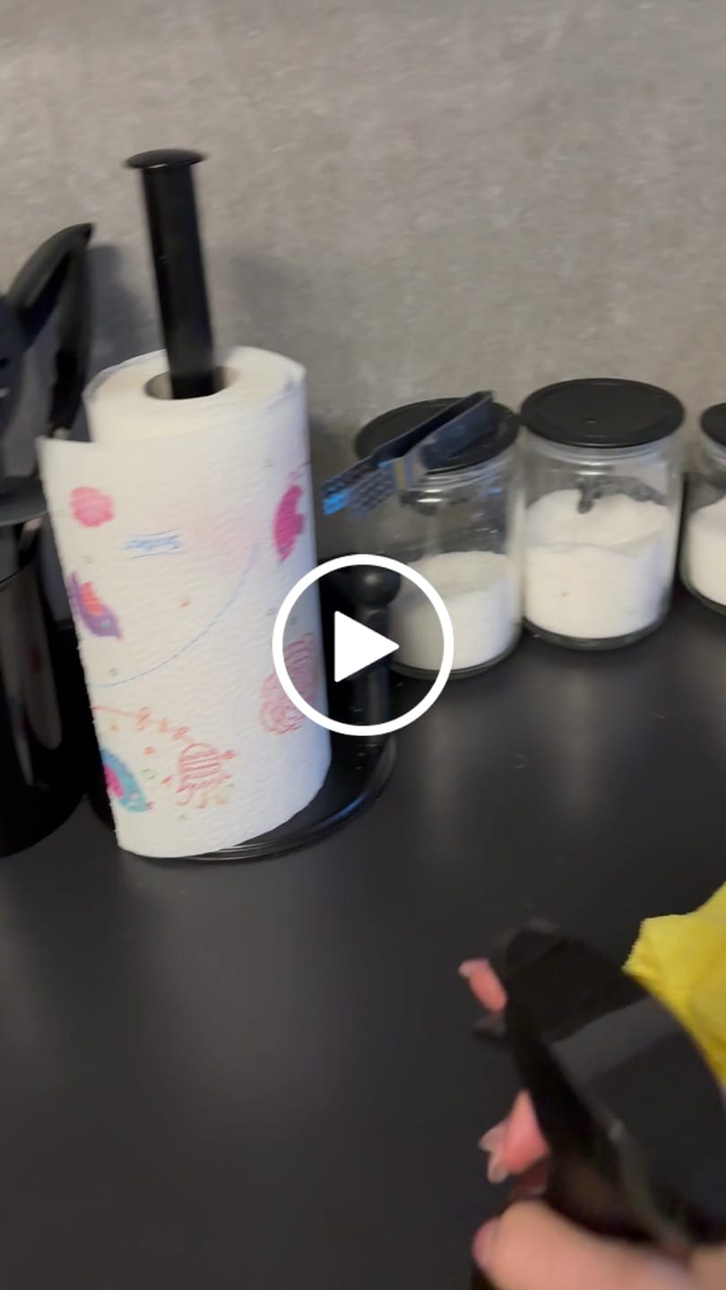 Customer video review of Kit Detergente multisuperficie 300ml + 1 Litro