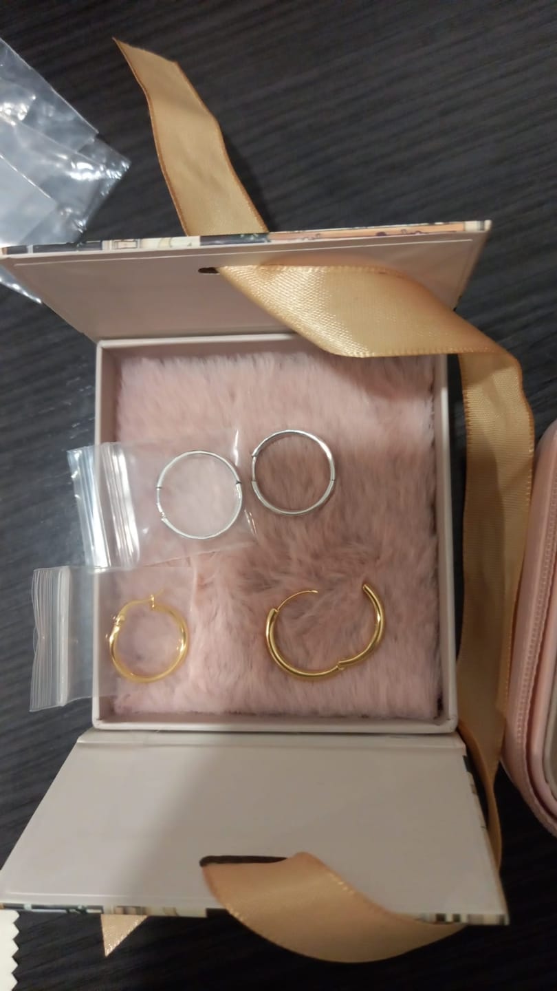 Customer photo review of Pendientes Aritos Clásicos