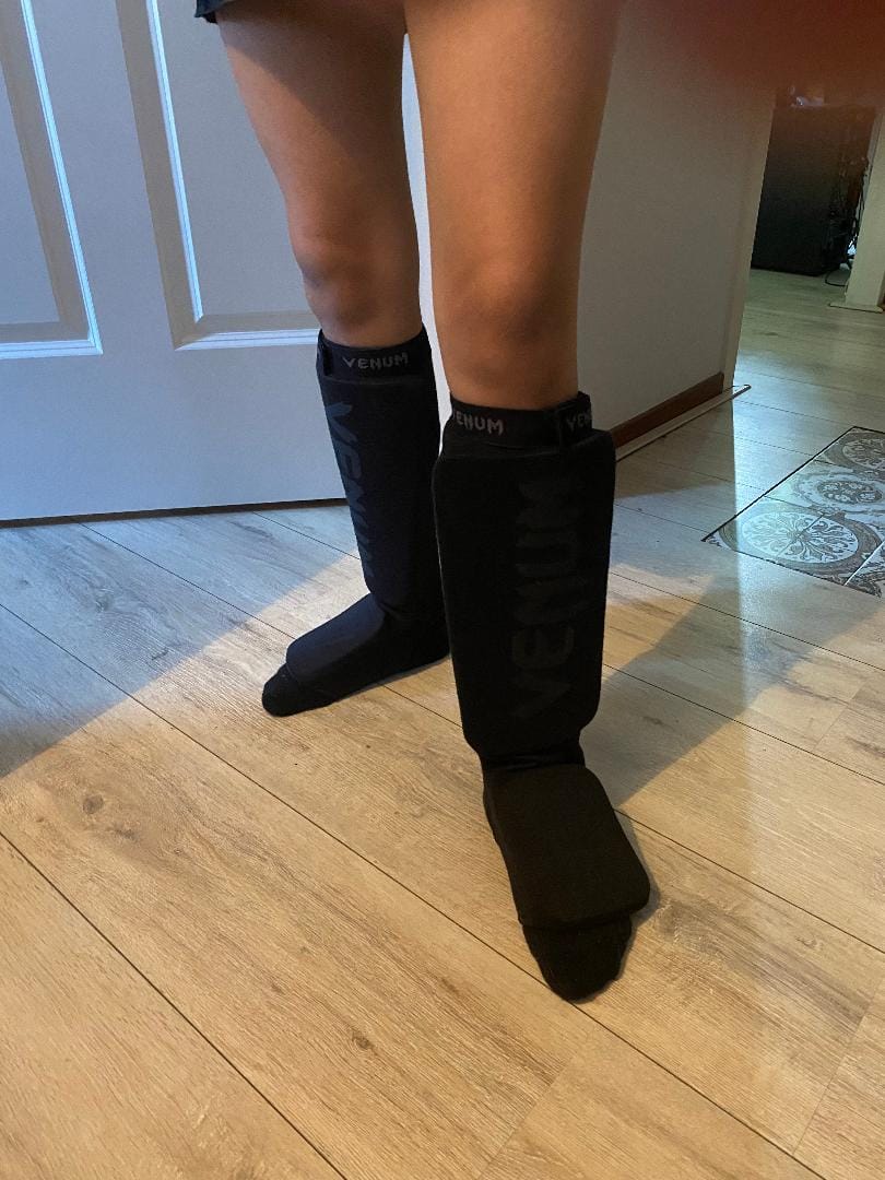 Customer photo review of Venum Kickboks Scheenbeschermers Challenger Kids - Zwart