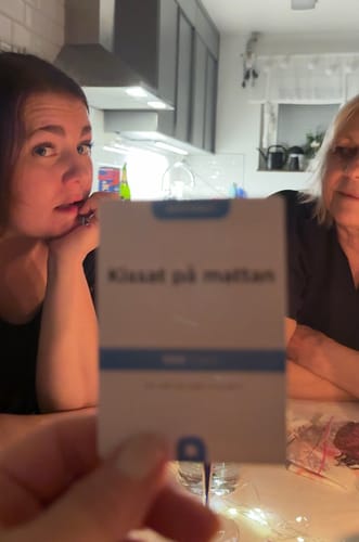 Susanne K. review of Krypterat Familjeversion | Svensk Utgåva | 400 Kort | Nästan Slutsåld! image 1 out of 1
