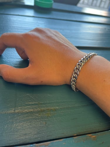 Reseña con foto de un cliente sobre Pulsera Cuban 8mm