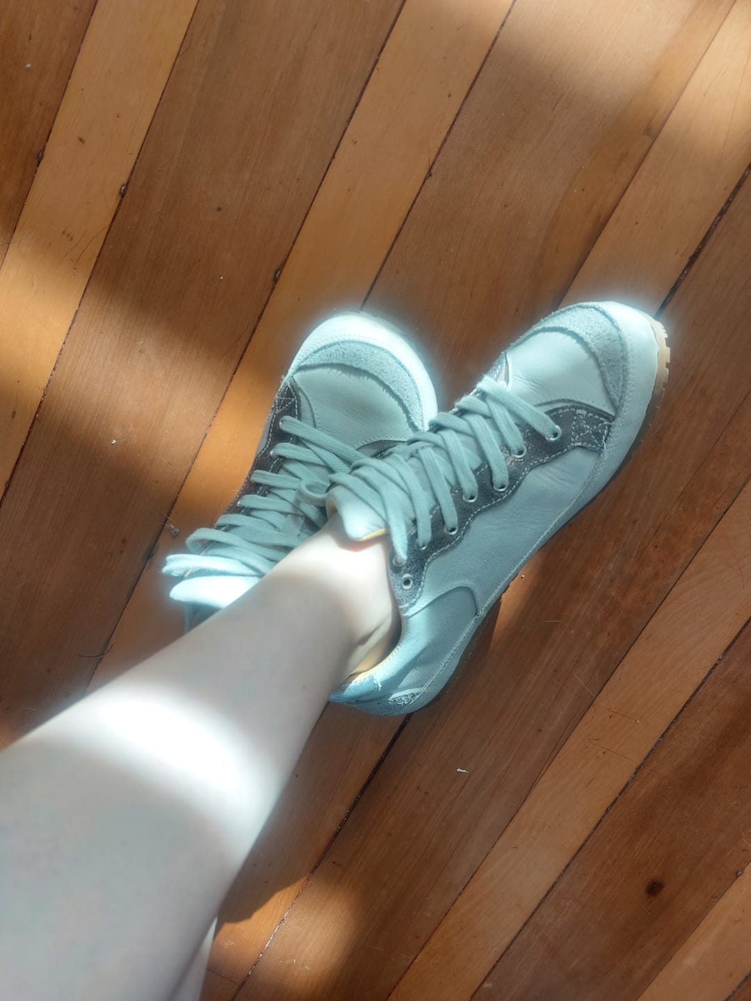 Customer photo review of Zapatilla A2. Plateada