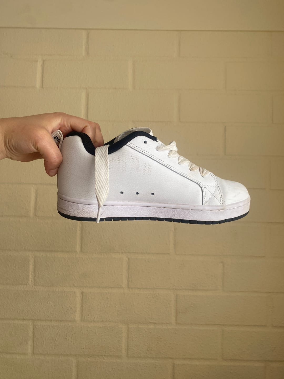 Customer photo review of Zapatilla DC Court Graffik Hombre Blanco