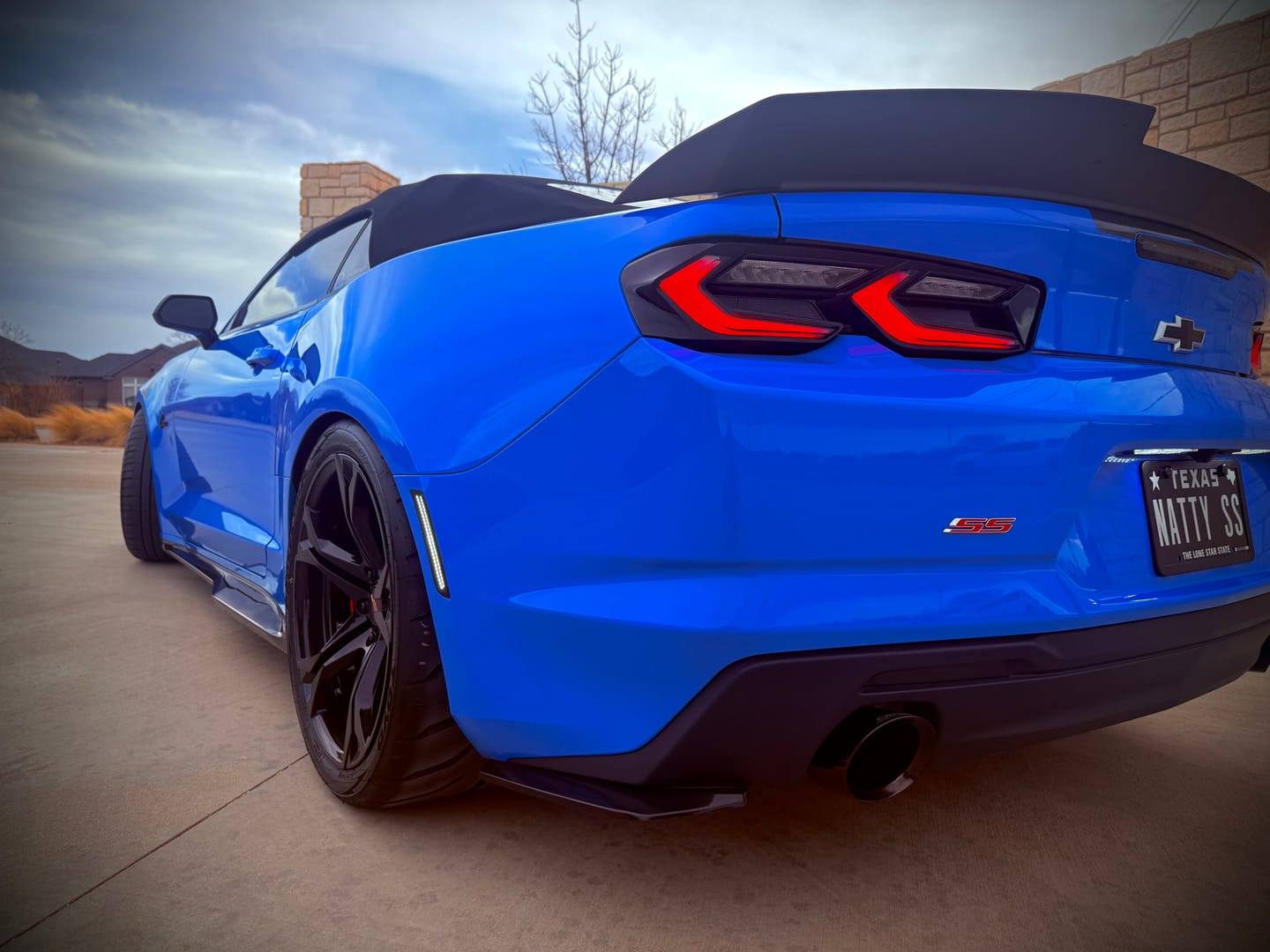 Customer photo review of 2019-2025 CHEVY CAMARO UMBRA LED TAILLIGHTS GLOSS BLACK/SMOKE LENS