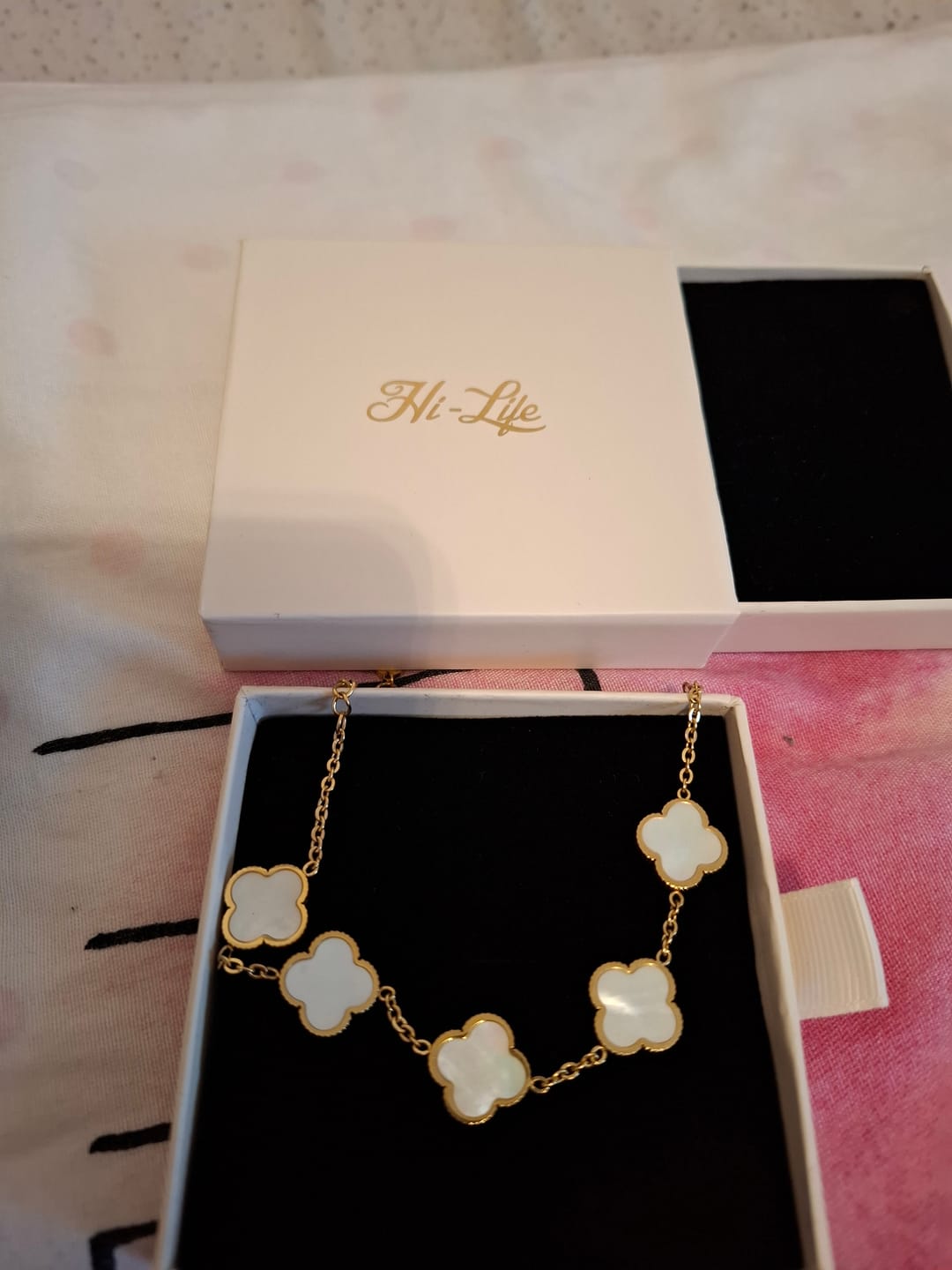 Customer photo review of Perlmutt Lucky Leaf Abbaddon Armband 14k Vergoldet
