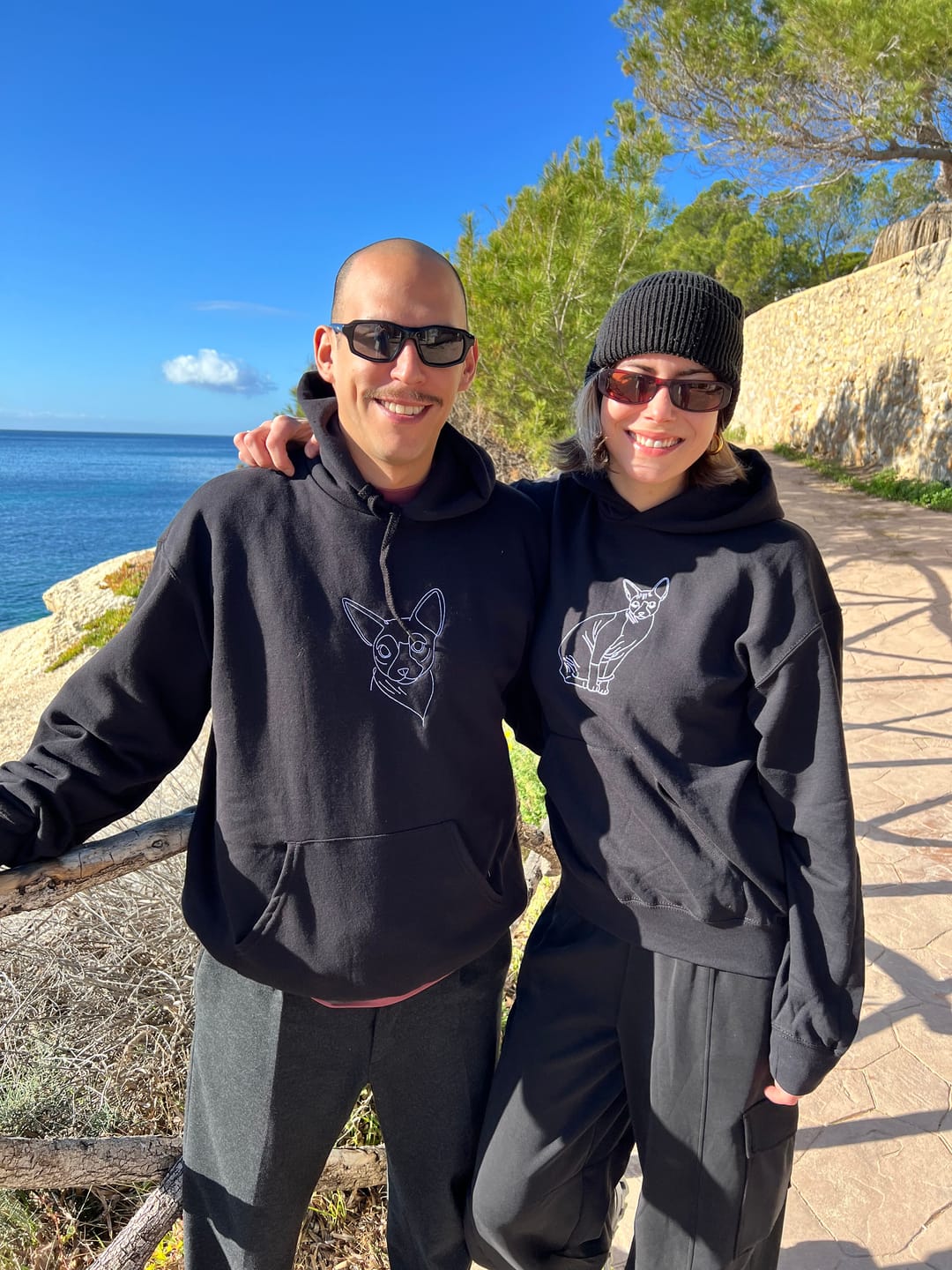 Customer photo review of Personalisierter & bestickter Hoodie