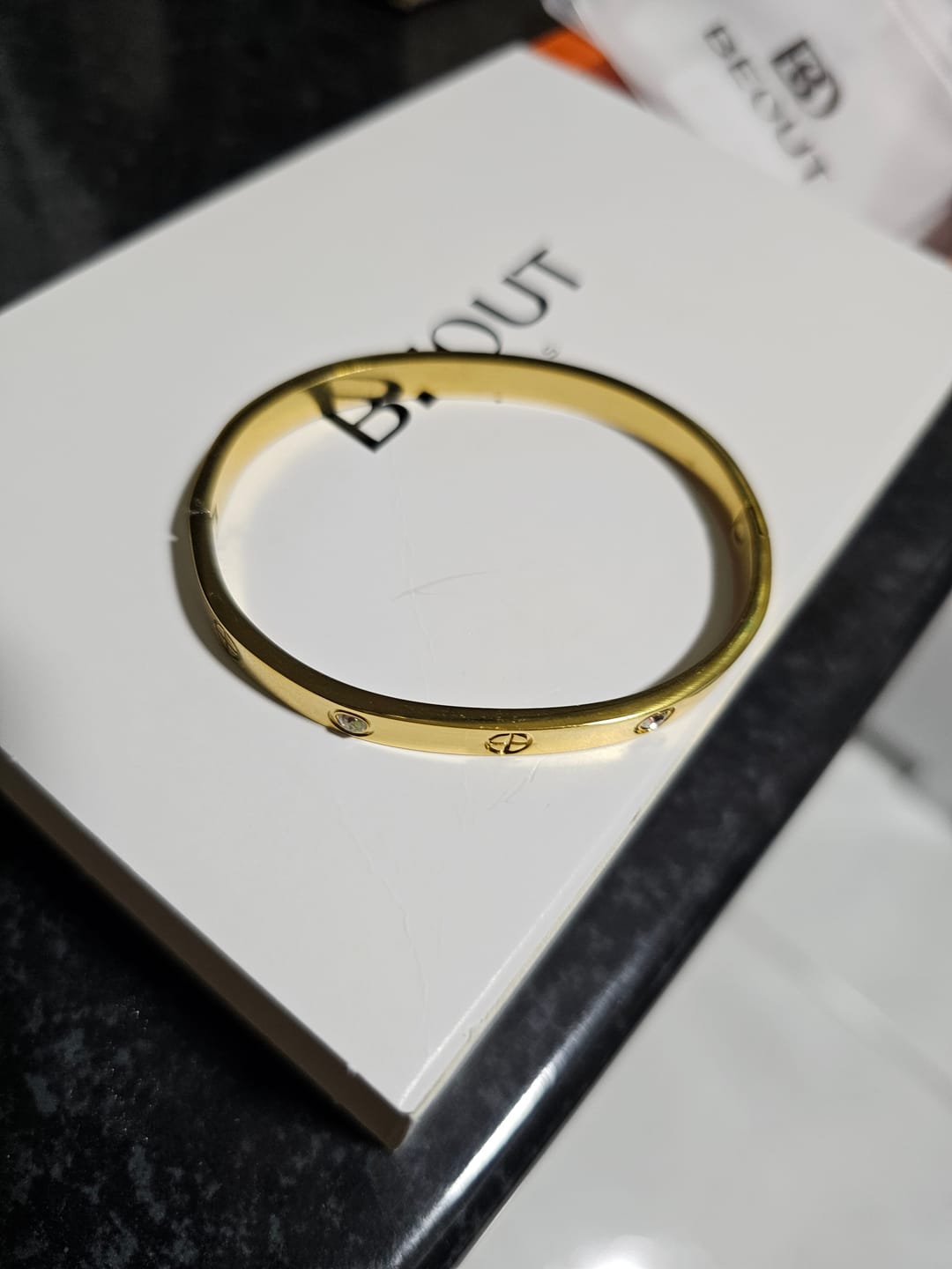 Customer photo review of Bracelete Pedras de Glamour Banhado em Ouro 18k