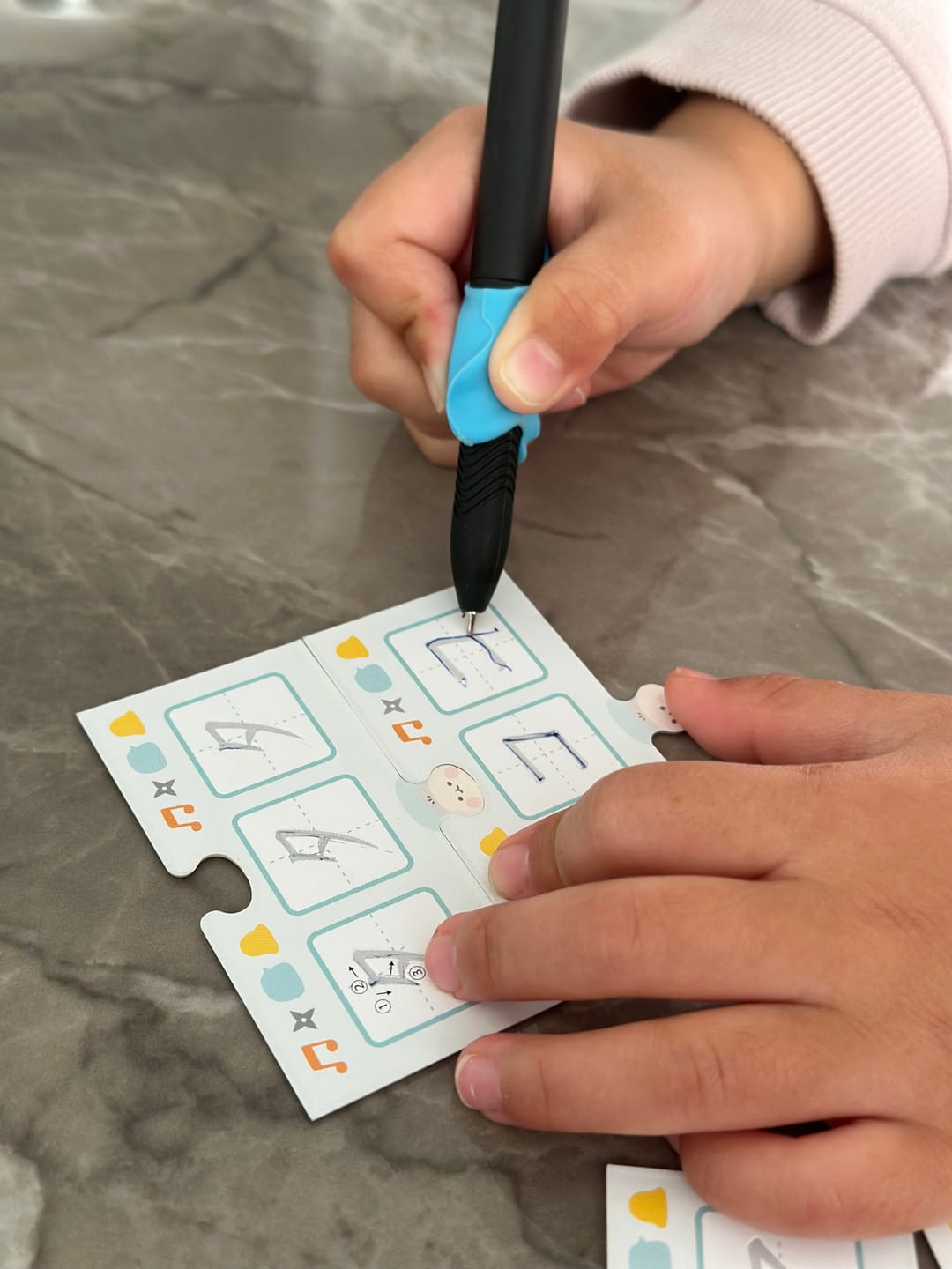 Customer photo review of 文字が消える!? まほうのドリル「お名前とっくん！」