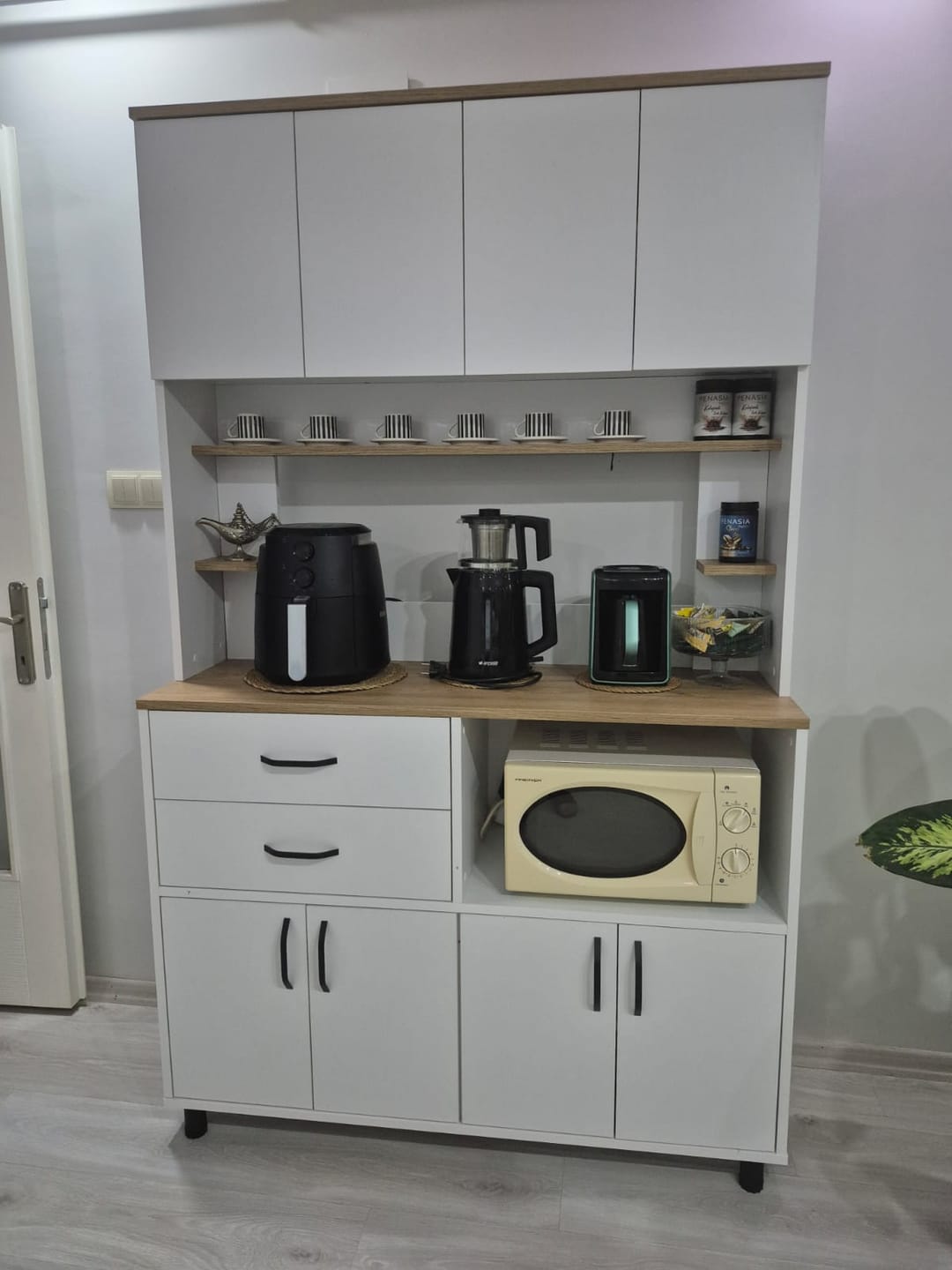 Customer photo review of Rani JE179 Çok Amaçlı Dolap 8 Kapaklı 2 Çekmeceli Kiler Mutfak Dolabı Beyaz - Sepet Ceviz