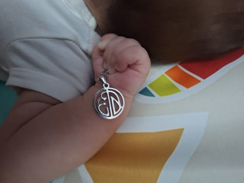 Customer photo review of Diseñado para ti | Collar con Monograma a Medida