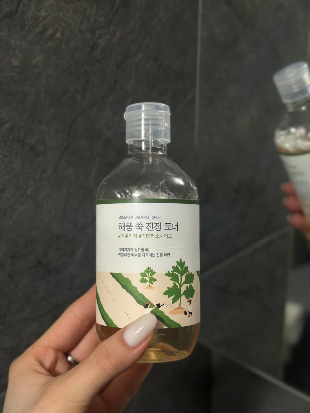 Customer photo review of Nomierinošs toniks ar vībotni ROUND LAB Mugwort Calming Toner
