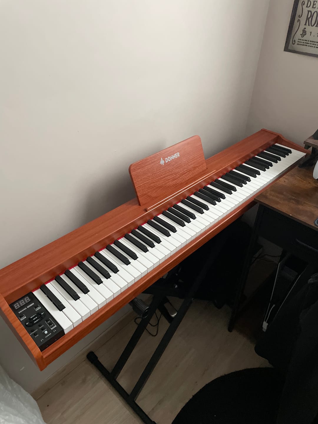 Customer photo review of Donner DEP-1S Semi-Lesté De Style Bois Piano Numérique