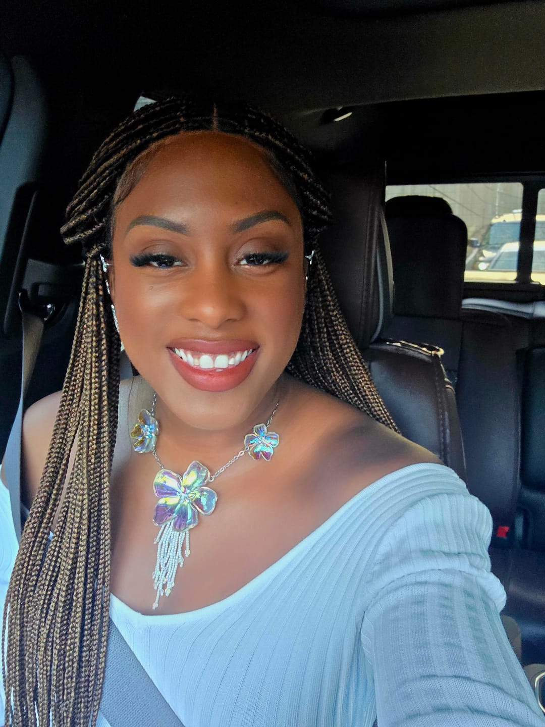 Customer photo review of Beyoncé Honey Blonde Knotless Braid Wig "Premium Swiss Full Lace"