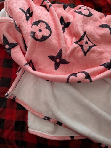 Customer photo review of New pink Louis Vuitton blanket