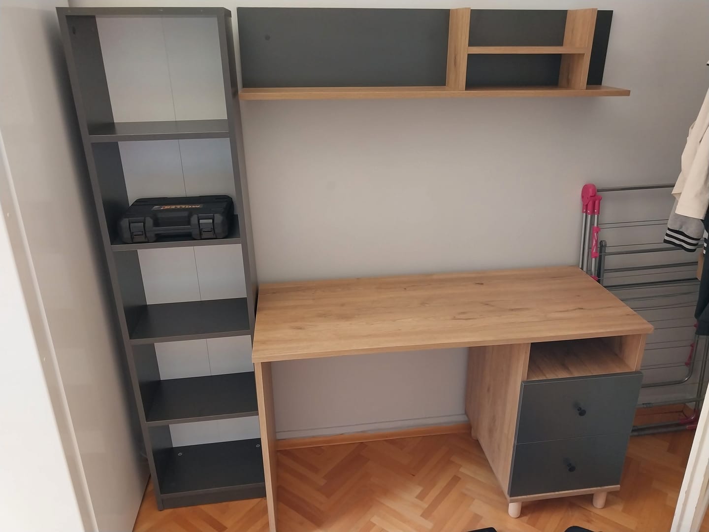 Customer photo review of Rani HA115 Çekmeceli Kitaplıklı Çalışma Ofis Bilgisayar Masası Sepet Ceviz - Antrasit