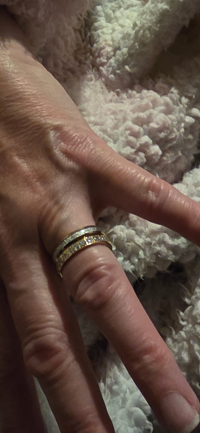 Customer photo review of Gold 3mm Full Glitz Ring