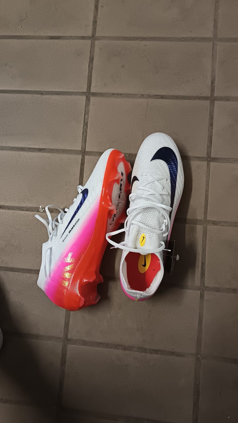 Customer photo review of Mercurial Vapor 16 FG - Fear Nothing - Blanc/Rouge