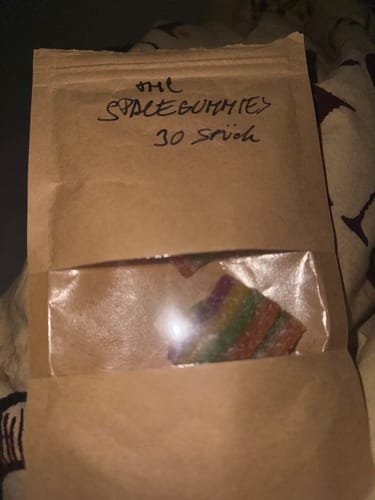 Customer photo review of THC Spacegummies Rainbow