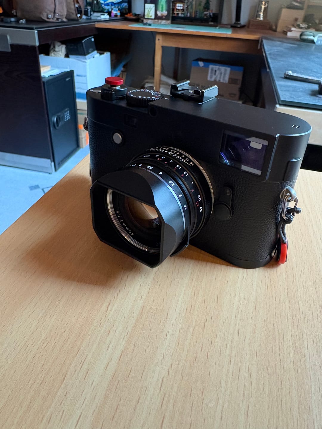 Customer photo review of Square Lens Hood for Voigtlander 35/40/50mm (Black Aluminum) v2